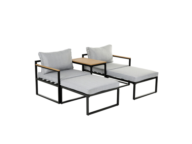 Un canapé de salon gris avec un pouf assorti et une petite table en bois.