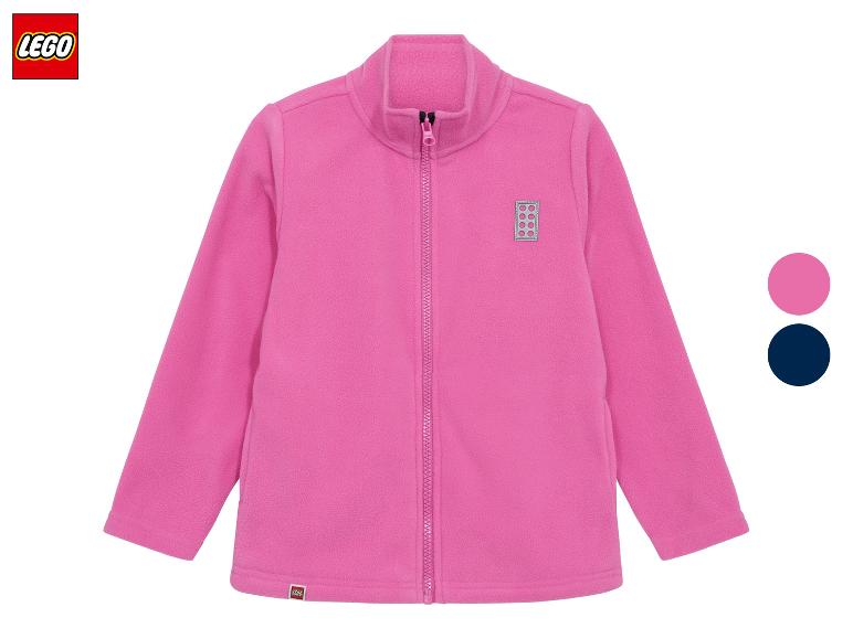 Roze fleecejack met rits en een klein patroon op de borst.