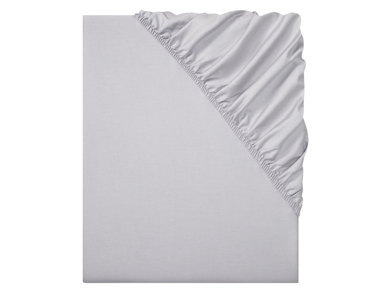 Un drap-housse gris.