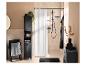 Salle de bain élégante avec meubles noirs modernes et espace douche par LIVARNO home.