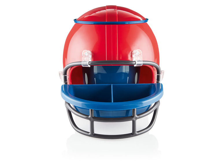 Een rode voetbalhelm met blauwe compartimenten voor snacks.