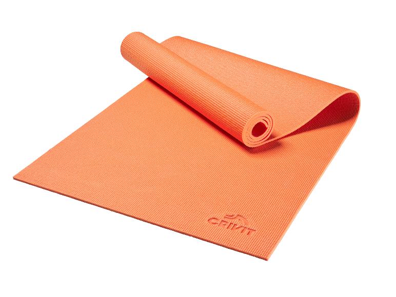Oranje Crivit yogamat, gedeeltelijk opgerold.