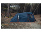 Een blauwe Tambu tent met oranje details staat opgesteld in een bos.
