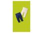 Deux paires de pantalons de bébé, un bleu foncé et un beige, sur fond vert lime.