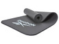 Een opgerolde Reebok fitnessmat.