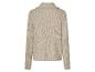 Beige trui met hoge hals.