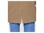 Détail d'un manteau camel sur un jean.