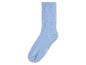 Une chaussette bleu clair avec une tige côtelée et un petit logo blanc sur le pied.