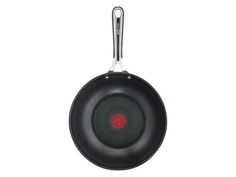 Wok Jamie Tefal avec intérieur noir et poignée métallique.