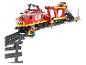 Speelgoedtreinset met een rode locomotief, een goederenwagon met een oranje auto en figuren.