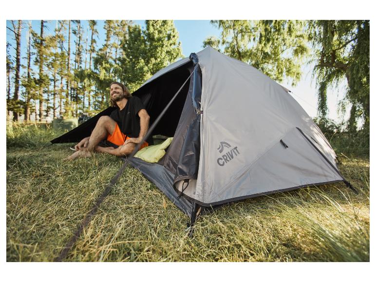 Tente Crivit montée, idéale pour le camping.