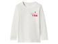 Wit shirt met lange mouwen met de tekst 'FAMILY TIME' en een hart in roze en rood.