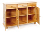 Houten kast met drie laden en twee deuren.