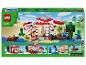 Ensemble de jeu Minecraft avec maison, bateau, figurines et accessoires, montrant diverses scènes.
