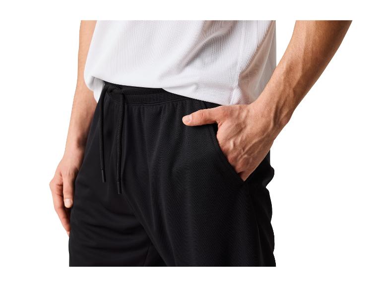 Zwarte broek en wit t-shirt voor heren.