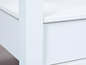 Detail van een witte kast met lades.