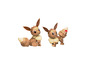 Deux figurines de construction de Pokémon Eevee faites de blocs.