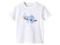 T-shirt blanc pour enfants avec un imprimé de paresseux bleu endormi sur une branche.