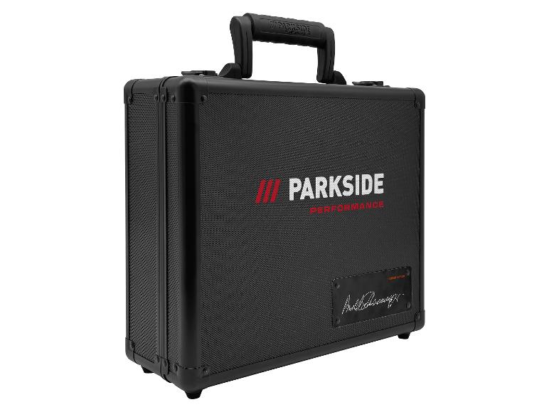 Zwarte gereedschapskoffer met PARKSIDE PERFORMANCE-logo en handtekening van Arnold Schwarzenegger.