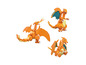 Trois figurines Charizard Pokémon construites avec des briques.