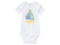 Witte romper met een bootontwerp en de tekst 'Very first voyage'.