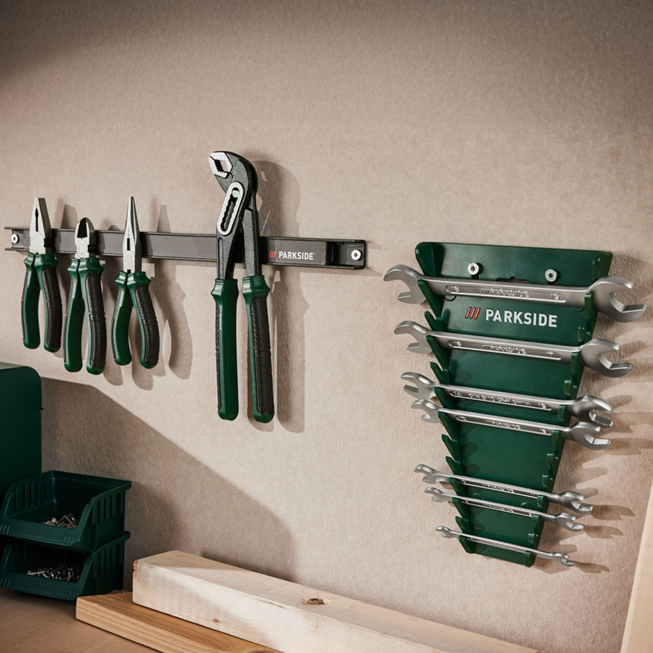 Parkside gereedschapset: tangen, sleutels en magnetische gereedschaphouder.