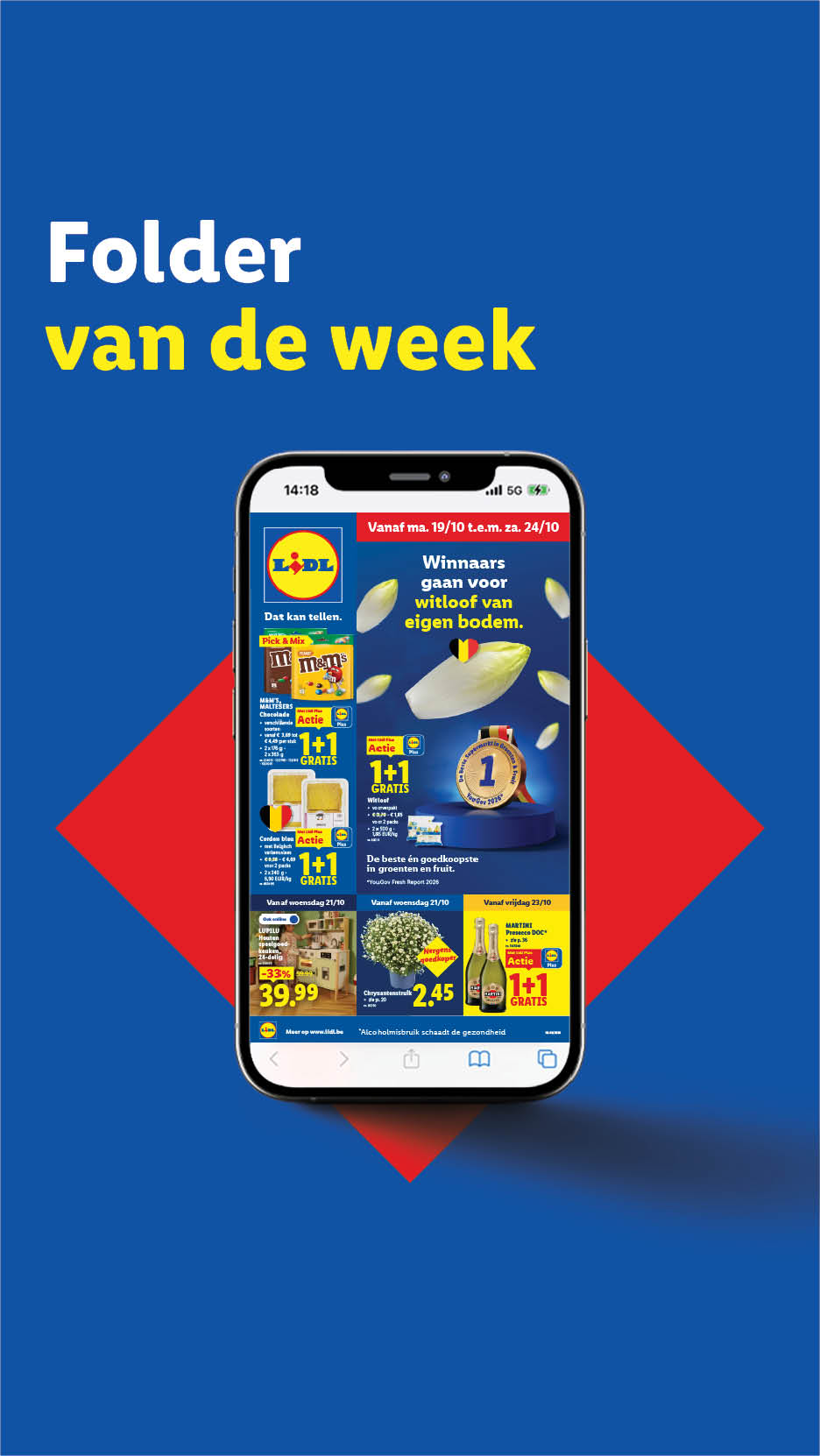Wekelijkse folder op een smartphone met aanbiedingen voor witloof, chocolade en speelgoed.