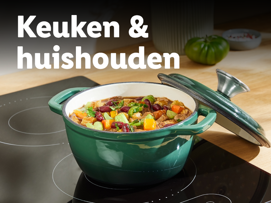 Een groene gietijzeren braadpan op een kookplaat, met de tekst 'Keuken & huishouden'.