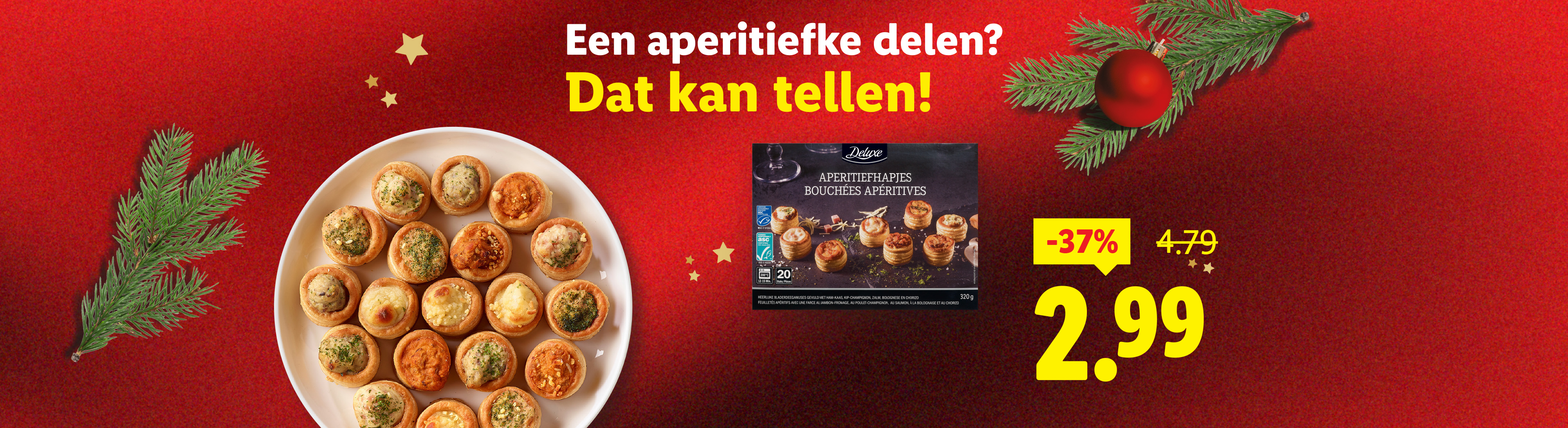 Lidl Deluxe aperitiefhapjes op een feestelijke rode achtergrond met kerstdecoratie, afgeprijsd naar €2,99.