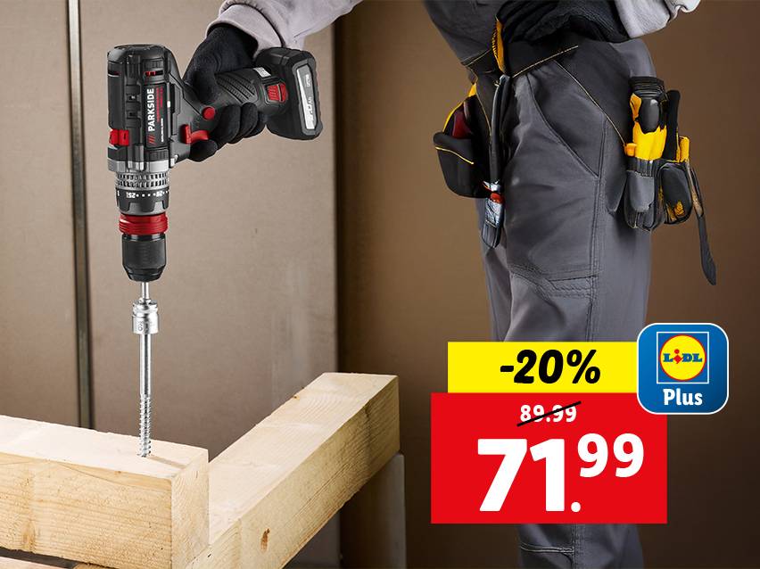 Een man gebruikt een Parkside Lidl Plus boormachine met 20% korting.