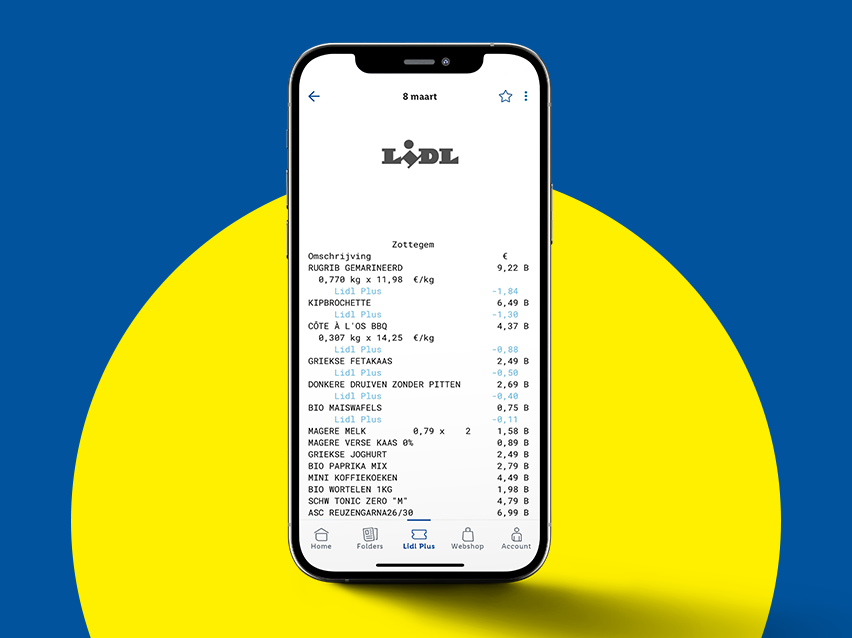 Lidl Plus app met een digitale kassabon waarop diverse boodschappen staan, zoals vlees, zuivel en groenten.