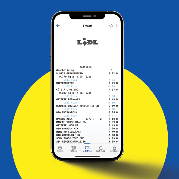 Een smartphone toont een Lidl Plus kassabon met diverse boodschappen en kortingen.