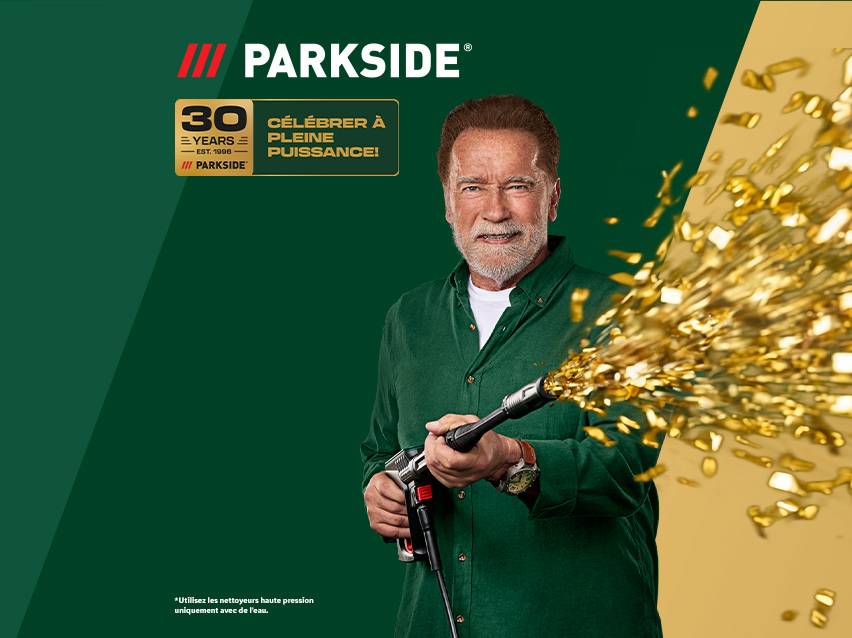 Arnold Schwarzenegger célèbre 30 ans avec un nettoyeur haute pression projetant des confettis dorés.