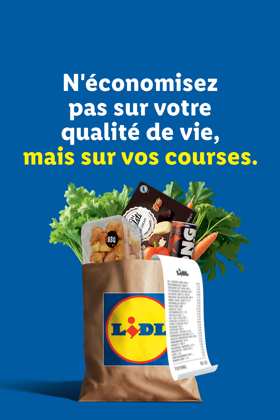 Een boodschappentas gevuld met groenten, vlees, desserts en drankjes, met de tekst 'Bespaar niet op uw levenskwaliteit, maar op uw boodschappen.'