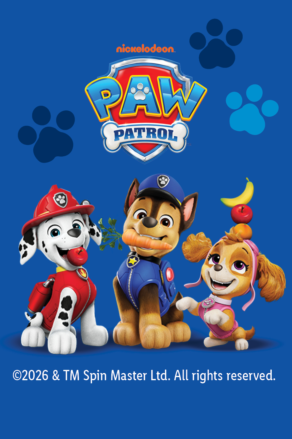 Drie puppy's van Paw Patrol, Marshall, Chase en Skye, met fruit en groenten, op een blauwe achtergrond.