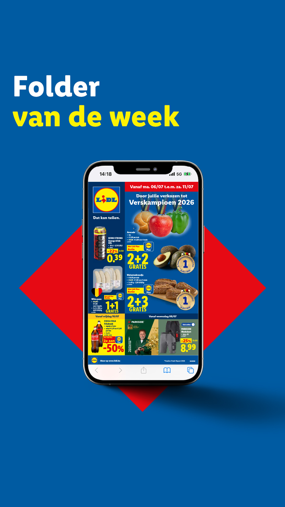 Een smartphone toont de wekelijkse folder van de supermarkt, met aanbiedingen voor frisdrank, notenbroodjes en werkkleding.