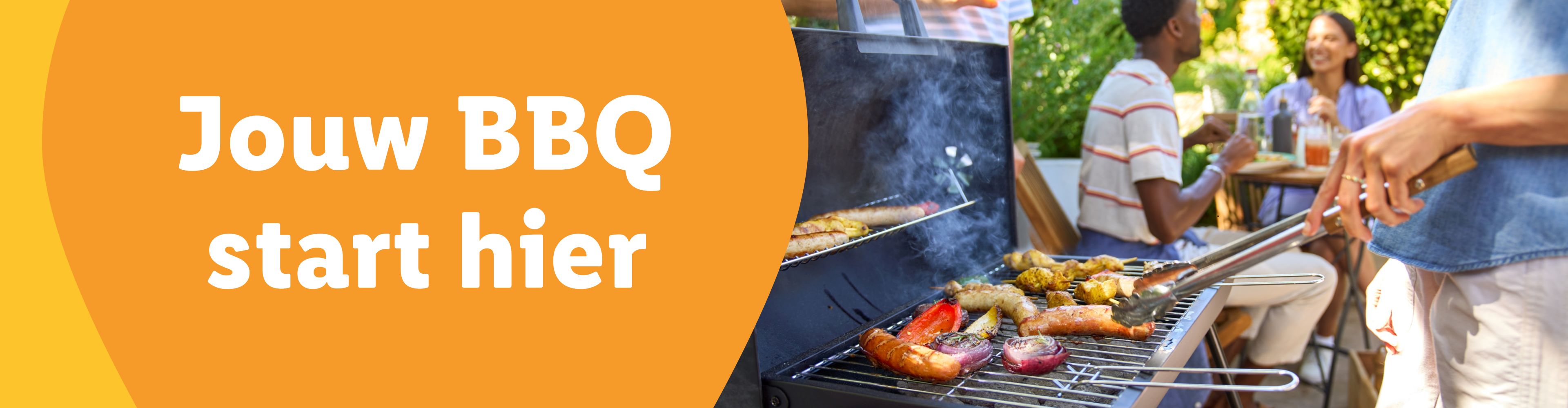 BBQ met worsten en groenten.