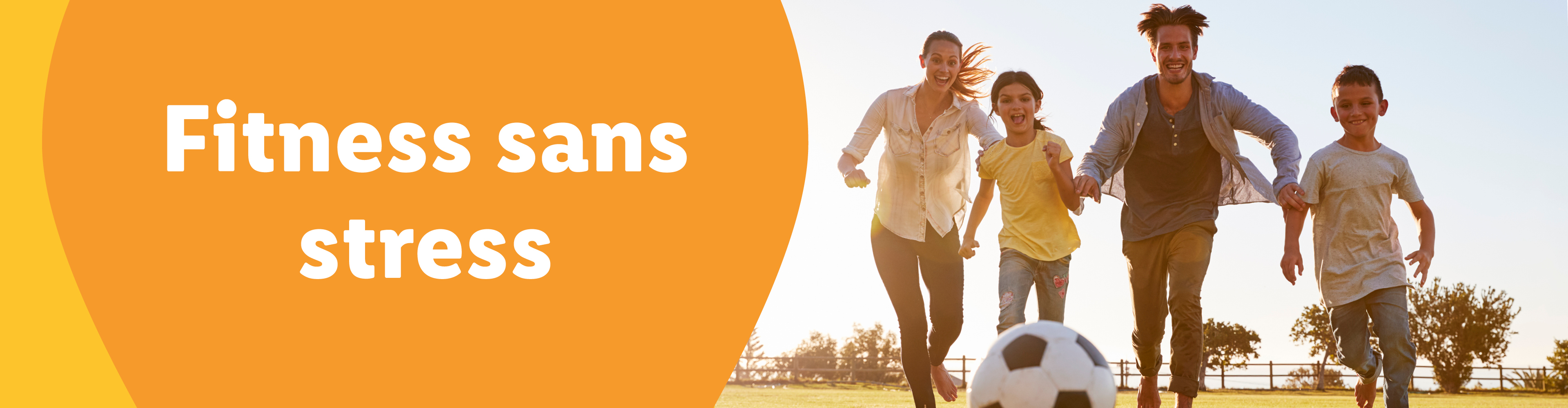 Famille jouant au foot, fitness sans stress.