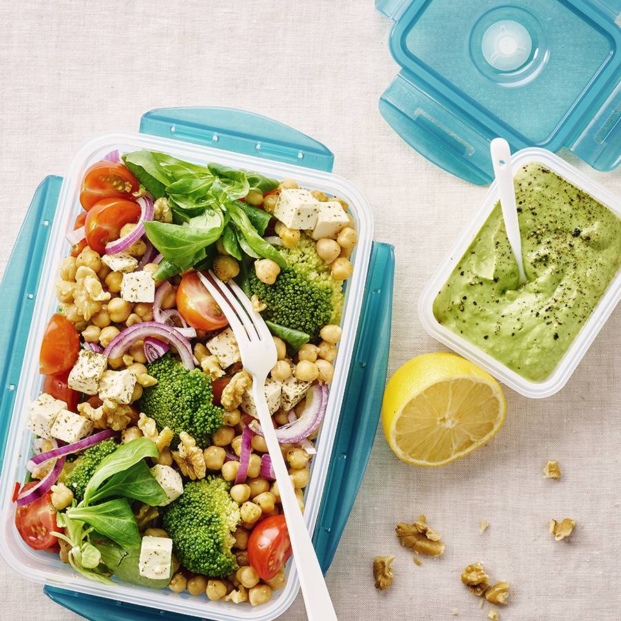 Salade énergétique et sauce dressing verte
