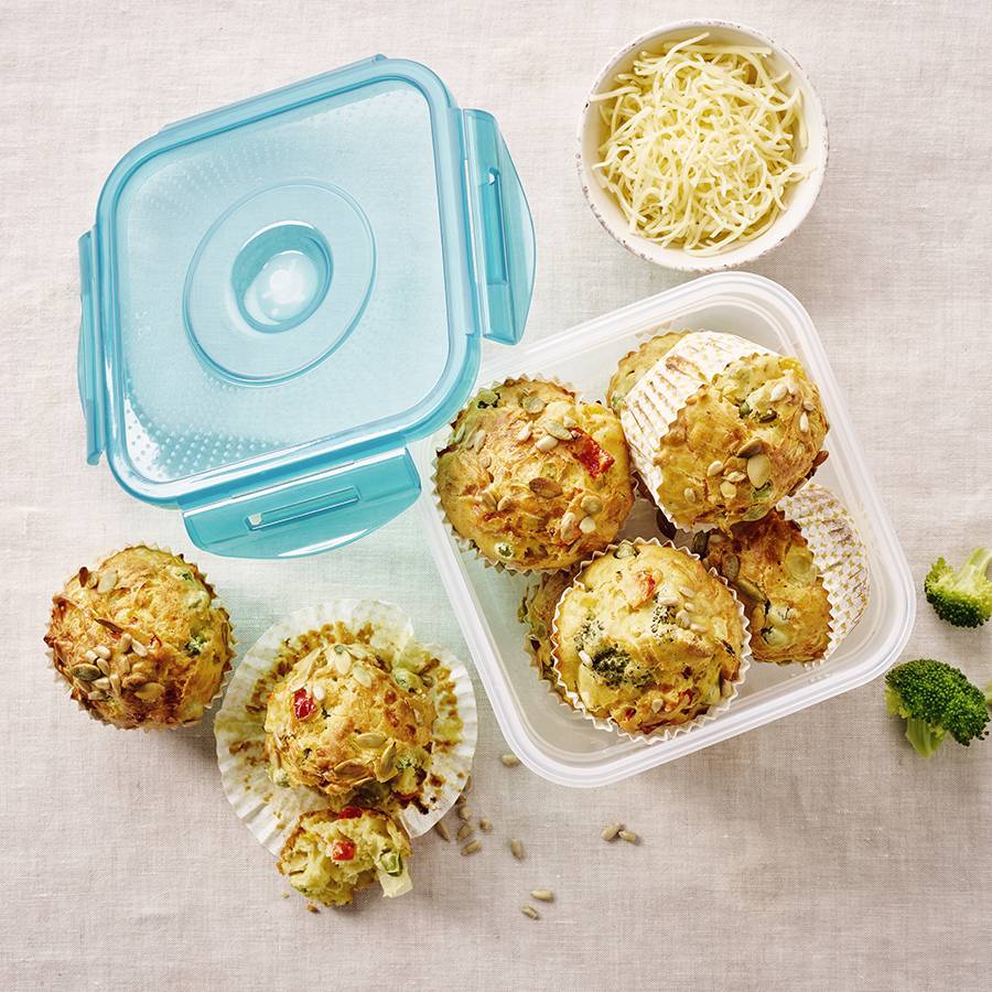 Muffins vite prêts aux légumes et au fromage