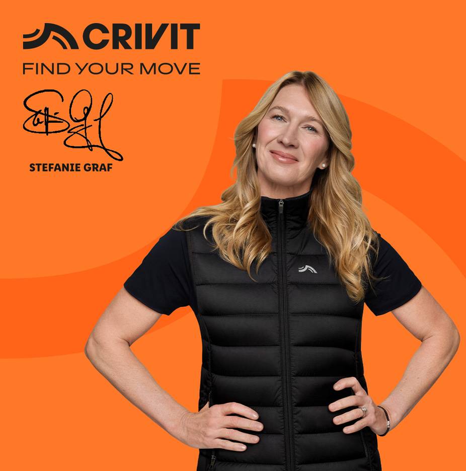 Vrouw in zwart gewatteerd vest, met tekst «FIND YOUR MOVE» en handtekening van Stefanie Graf.