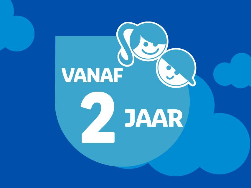 Een blauw bord met de tekst 'Vanaf 2 Jaar' en kinderpictogrammen.
