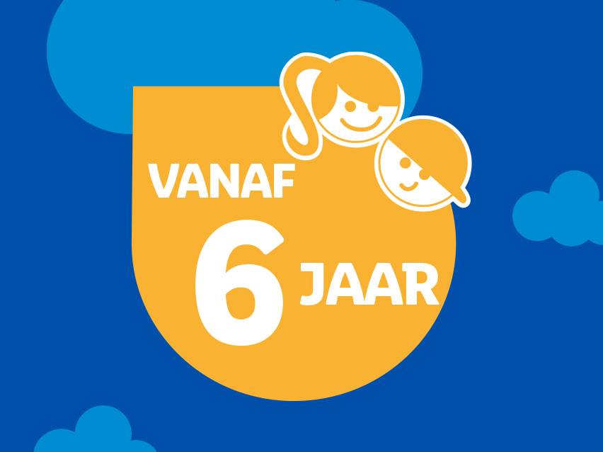 Geel en blauw logo met 'VANAF 6 JAAR' en kinderpictogrammen.