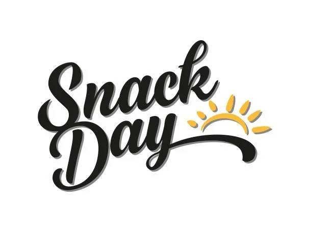 Texte noir 'Snack Day' avec un soleil jaune au-dessus.