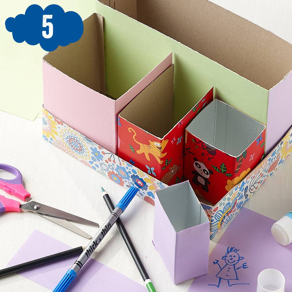 Kartonnen bureau-organizers, stiften.